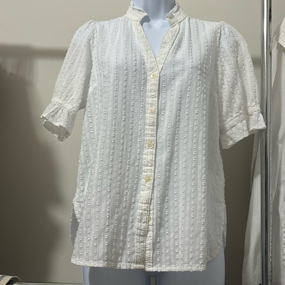 Meadow Rue by Anthropologie popcorn button down short sleeved blouse
